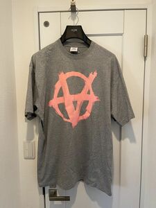 【希少】VETEMENTS anarchy Tシャツ