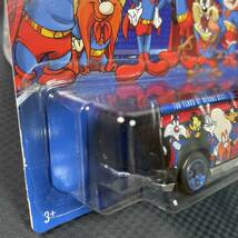 ホットウィール Hot wheels 【日本未入荷 ワーナーブラザーズ100周年】CUSTOM 77 DODGE VAN Looney Tunes ルーニー・テューンズ ダッジバン_画像4