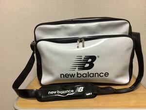 良品　New Balance ニューバランス　大型ショルダーバッグ　エナメル製　スポーツバッグ　ブラック／ホワイト　送料無料