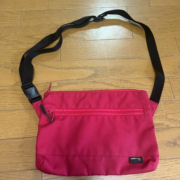 赤 サコッシュ CORDURA