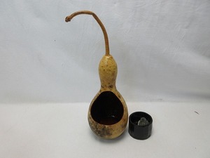 I10084 【 美品 華道具 瓢箪 掛け 花入 花器 おとし付き 紙箱 】 検) 茶道具 花入れ ひょうたん フラワーベース 茶道 茶室 和室ⅰ