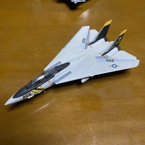 プラモデル　1/144 F-14トムキャット ジョリーロジャース完成品