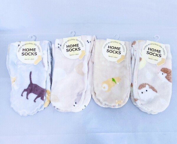 【4足セット 新品未使用品】HOMESOCKS 犬/猫/うさぎ/ハリネズミ かわいい 温かい 滑り止め 靴下 送料無料