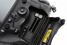 元箱 取扱説明書付 ★極上品★ Nikon ニコン D5 Body ボディ XQD-Type デジタル一眼レフカメラ (3452)_画像8