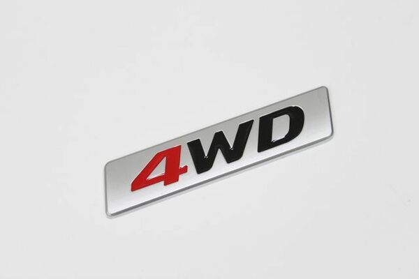 汎用4WDエンブレム 赤 平行四辺形 4X4 4駆 AWD ジムニー ランクル デリカ ヴェゼル エクストレイル フォレスター レヴォーグ カローラ