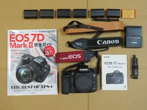 Canon EOS 7D Mark Ⅱ ボディ(バッテリー7個、充電器、リモートスイッチ、取説、ストラップ3種(EOS、Canon、本革)、ガイド本)