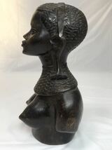 アフリカ　女性　木彫り　人形（幅約12.5ｃｍ×9.5ｃｍ×高さ約20ｃｍ）中古　長期保管品　天然木　飾り物　置物　インテリア　民芸品_画像4