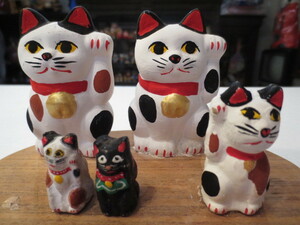 【壽】旭土人形　招き猫５体組　愛知県郷土玩具　縁起物　民芸品　☆台に接着されています☆