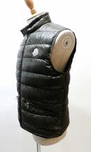 正規品 MONCLER GUI GILET MEN DOWN VEST モンクレール ギュイ ワッペンロゴ ダウンベスト ダウンジャケット カーキ 2 JZ-15_画像8