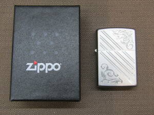 168-Ky11214-60s ZIPPO ジッポー シルバー 唐草花柄 ストライプ USA製 オイルライター 2014年8月製 中古品