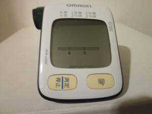 中古品_オムロン 電子血圧計 手首式 HEM-6300F_31121
