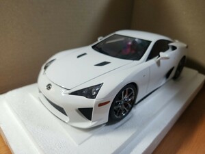 オートアート　1/18　LFA　