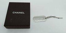 CHANEL　シャネル　キーホルダー ストラップ　 シルバー　刻印（04　シャネル　V） ◎A392_画像1