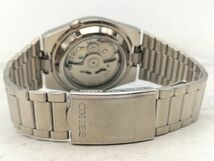 P43 1円～ 稼働品 セイコー SEIKO 5 ファイブ 7S26-0520 自動巻き デイデイト 裏スケ 腕時計 シルバー文字盤 ステンレス メンズ_画像8