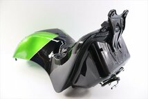 ZX-14R ABS[16ガソリンタンク　※外観に大きな損傷はありません　内部見える範囲にサビはありません]検ZZR1400｝G_画像6