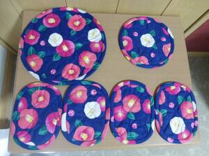 手作り鍋敷き（大、中）グラタン皿敷き（楕円形）　青紫色地に椿花柄　送料無料