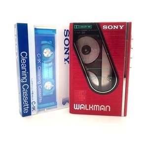 超美品 極上音質 整備済高音質完全動作品 SONY ウォークマン WM-30 レッド カセットケースサイズ SUPER SOUND C-1K付