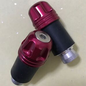 5色有り【送料込】 バイク バーエンドキャップ CAVE 赤アルマイト仕上 (全素材ハンドル対応) 取付部品 レンチ付 取付簡単!