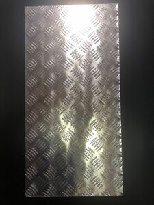 ④アルミ縞板 端材　厚み3ミリ　630×310