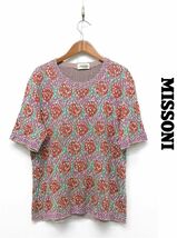 L275/MISSONI 半袖ニット ブラウス 総柄 花柄 バラモチーフ クルーネック ストレッチ イタリア製 46 XL~XXL 赤 紫 大きいサイズ_画像1