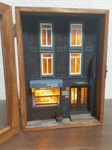ミニチュアボックス　1/43スケール　ジオラマ完成品(自作品)　欧米の街並みの風景　ボックスジオラマ　LED照明