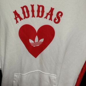 最終値下げ!!ADIDASオリジナル★赤色ハート★白色パーカー、サイズOT