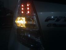 フィット DAA-GP1 左 テール ランプ ライト レンズ NH700M P9883 LED yatsu_画像3