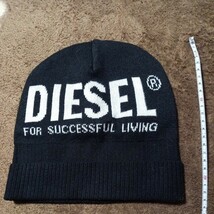 DIESEL　ニット帽・マフラーセット　黒に白文字　使用品　現状_画像3