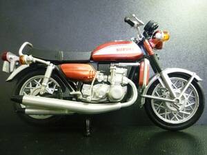 1/24　スズキ GT750 ブライトレッド　スズキ　GT　750　並列3気筒水冷　バッファロー　水牛　1971