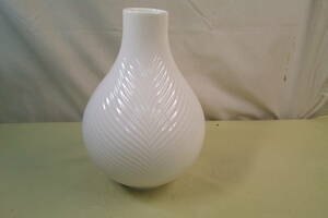 WEDGWOOD　ウエッジウッド　ホワイトフォリアベース　花瓶