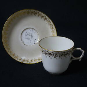 【2256415/136/mrrz】SEVRES セーブル フランス カップ＆ソーサーセット 金彩 コレクション 茶器 食器 60サイズ発送同梱不可