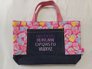 ★アルファベット刺繍入りレッスンバック★絵本バック★新品未使用★花柄キルティング生地★ハンドメイド