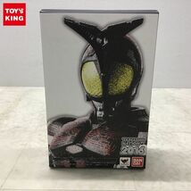 1円〜 バンダイ S.H.Figuarts 真骨彫製法 仮面ライダーダークカブト_画像1