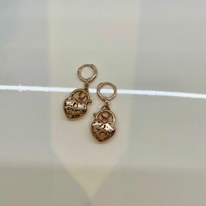 アンティーク調ピアス　ゴールドピアス　ハートピアス