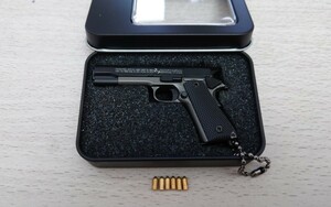 精巧1/3スケール　ミニチュアモデルガン　コルトM1911　ガンカラー×ブラック　　ガンスタンド＋箱＋追加ダミーカートセット