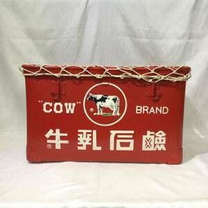 【美品】★昭和レトロ『牛乳石鹸 ボテ箱 赤箱 COW BRAND 網付き』収納箱★　 当時物配達箱バイク荷台ビンテージぼて箱シャンプー古道具A484