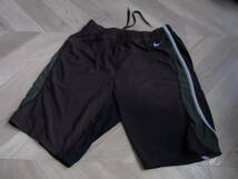 NIKE SWIM Shorts　/　ナイキ　 ルーズフィット（スイム）パンツ　黒　　サイズ：M（ウェスト：75～81）　インナー付　送料：250円_画像1