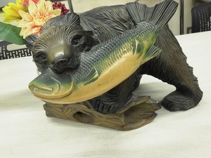 ●古い 木彫りの熊 大きめ 全長37cm　鮭　木彫 熊 くま 農民美術 郷土玩具 民芸品[B0203W2]