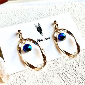 ホタルガラス8mm玉(深海ブルー)オーバルピアスG