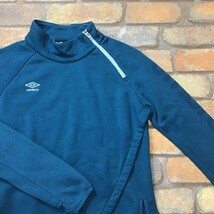 ME1-411◆国内未発売品◆青緑◆【umbro アンブロ】ハイネック スウェット プルオーバー【レディース M】トレーナー ライダース レイヤード_画像7