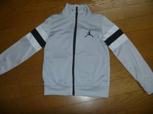 BOY 5-6歳用JORDANのグレイのトレイナー 205