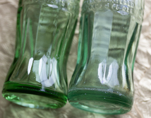 1940年～ コカ・コーラ グリーン ボトル 2本セット アメリカ ビンテージ コカコーラ ガラス 什器 花瓶 ベース インテリア_画像5