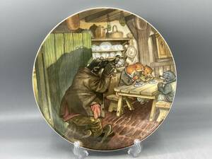 ウェッジウッド 柳に吹く風 シリーズ Breakfast at Mr.Badgers イタチ＆アナグマ 皿 警官 絵皿 飾り皿 (1110)
