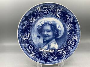 英国 ウェッジウッド クイーンズウェア 100周年記念 クイーンマザー エリザベス女王 の 母 皿 飾り皿 ロイヤルファミリー (1234)