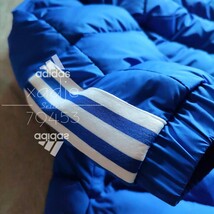 新品 正規品 adidas アディダス 中綿 パファージャケット 青 ブルー 白 ロゴ プリント 三本ライン入り 防寒 厚手 M_画像6