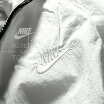 新品 正規品 NIKE ナイキ 両面 ビッグスウッシュ BIG SWOOSH ナイロン ジャケット ウィンドブレーカー 白 ホワイト 黒 ロゴ刺繍 2XL XXL_画像4