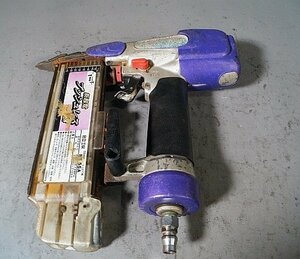 ◎ HITACHI ヒタチ 日立工機 55mm 仕上釘打機 常圧 エアーツール ※ジャンク品 NT55A