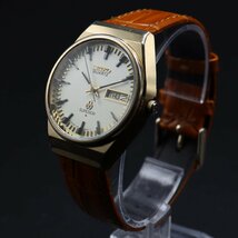 電池新品 SEIKO QUARTZ SUPERIOR セイコー スーペリア 4883-8100 シングルクォーツ 変わり文字盤 デイデイト 諏訪 新品革ベルト メンズ_画像3