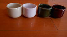 ★陶器　おちょこ　４個セット　和柄　カラー/白・生成・茶・緑　サイズ/高さ　約４．５㎝　・　直径　約５．５㎝　_画像1