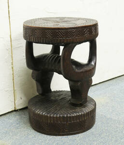 350 アフリカ民芸 木彫 水牛 スツール 腰掛け 置台 高さ38.5cm 重さ約4.5kg 中古